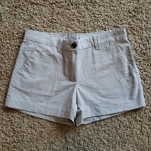 GAP Gray and White Stripes Khaki Shorts Size 00R